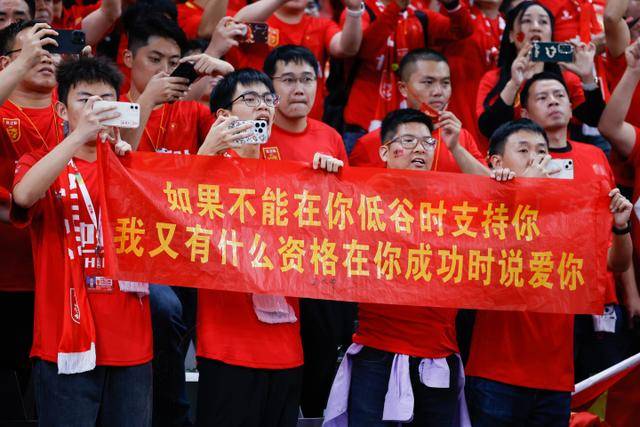 山东男篮球迷活动盛况空前，王证三分精彩纷呈